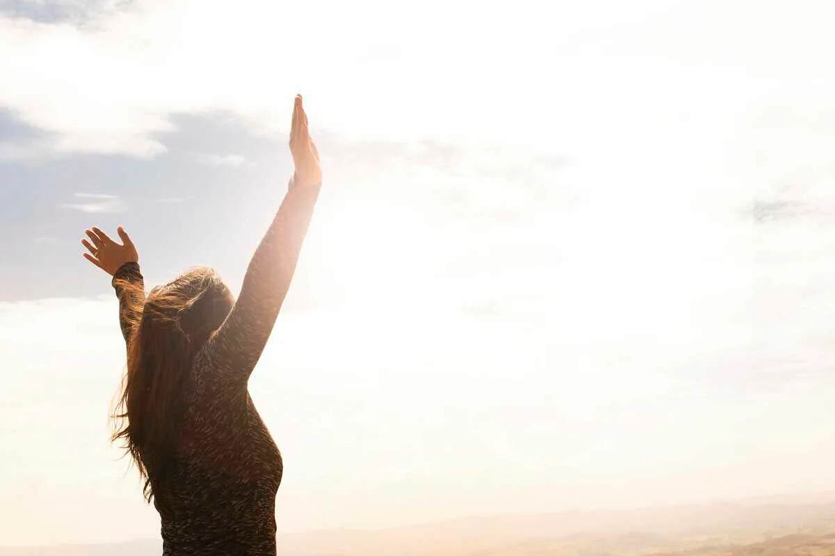 Sydney client celebrating success after quit smoking hypnosis