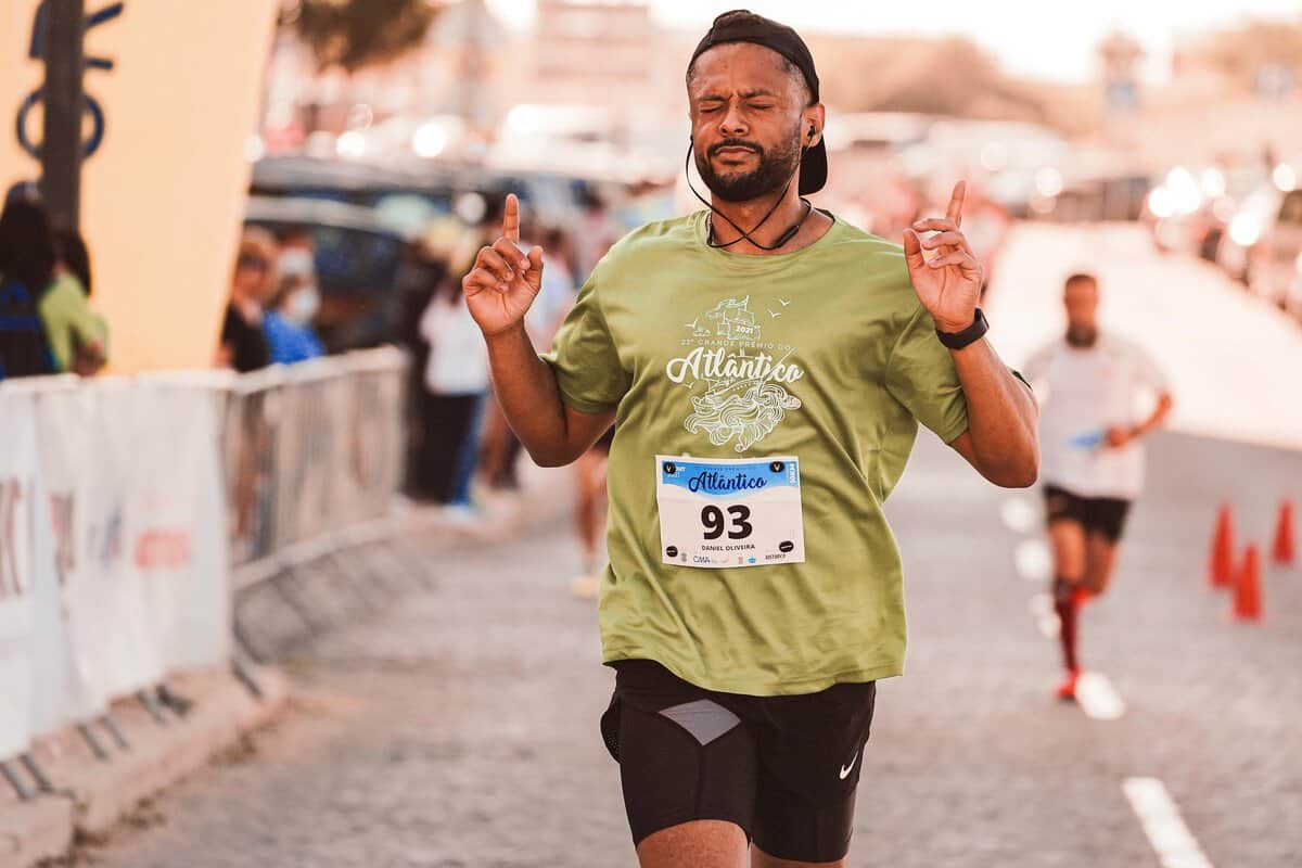 Person crossing finish line looking determined - how many attempts to quit smoking Melbourne hypnotherapy