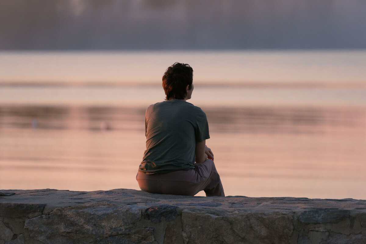 Smoking and PTSD: The Hidden Link That Keeps Trauma Survivors Trapped 1 smoking and PTSD trauma survivors quit smoking Australia subconscious